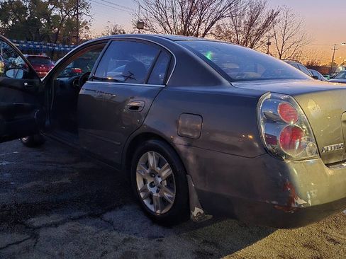 Used 2005 Nissan Altima 2.5 S w/ (S02) Side Airbags Pkg image 12