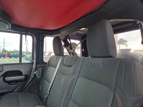 Used 2022 Jeep Wrangler Unlimited Rubicon image 17