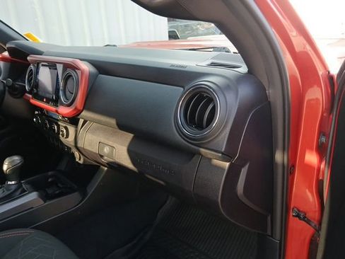 Used 2017 Toyota Tacoma TRD Sport image 25