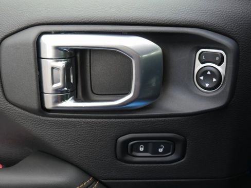 New 2025 Jeep Gladiator High Tide image 15