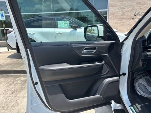 Certified 2025 INFINITI QX80 Pure RWD image 8
