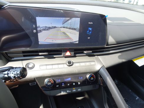 New 2025 Hyundai Elantra SEL image 15