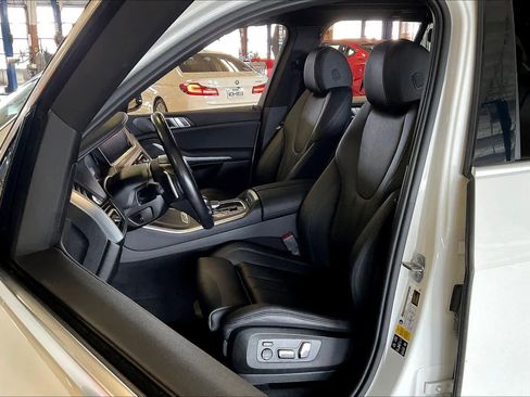 Used 2022 BMW X5 xDrive40i w/ Premium Package image 7