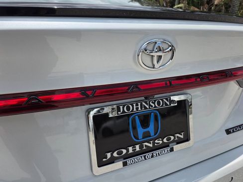 Used 2021 Toyota Avalon Touring w/ Advanced Safety Package FWD image 16