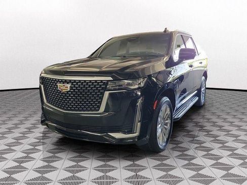 Used 2023 Cadillac Escalade Luxury RWD image 3