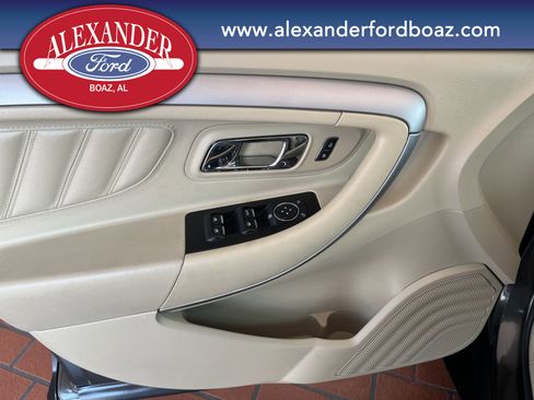 Used 2016 Ford Taurus SE image 9