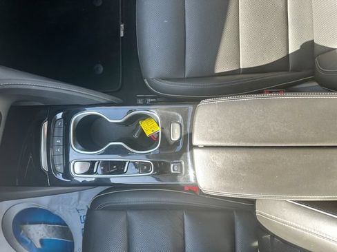 Used 2023 Buick Envision Essence FWD image 19