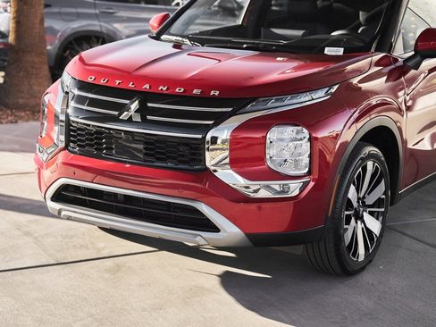 Used 2025 Mitsubishi Outlander SE image 5