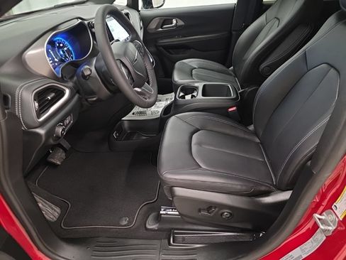 New 2026 Chrysler Pacifica Select AWD/4WD image 13