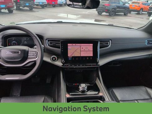 Used 2024 Jeep Wagoneer Series II w/ Flexible Seating Group image 27