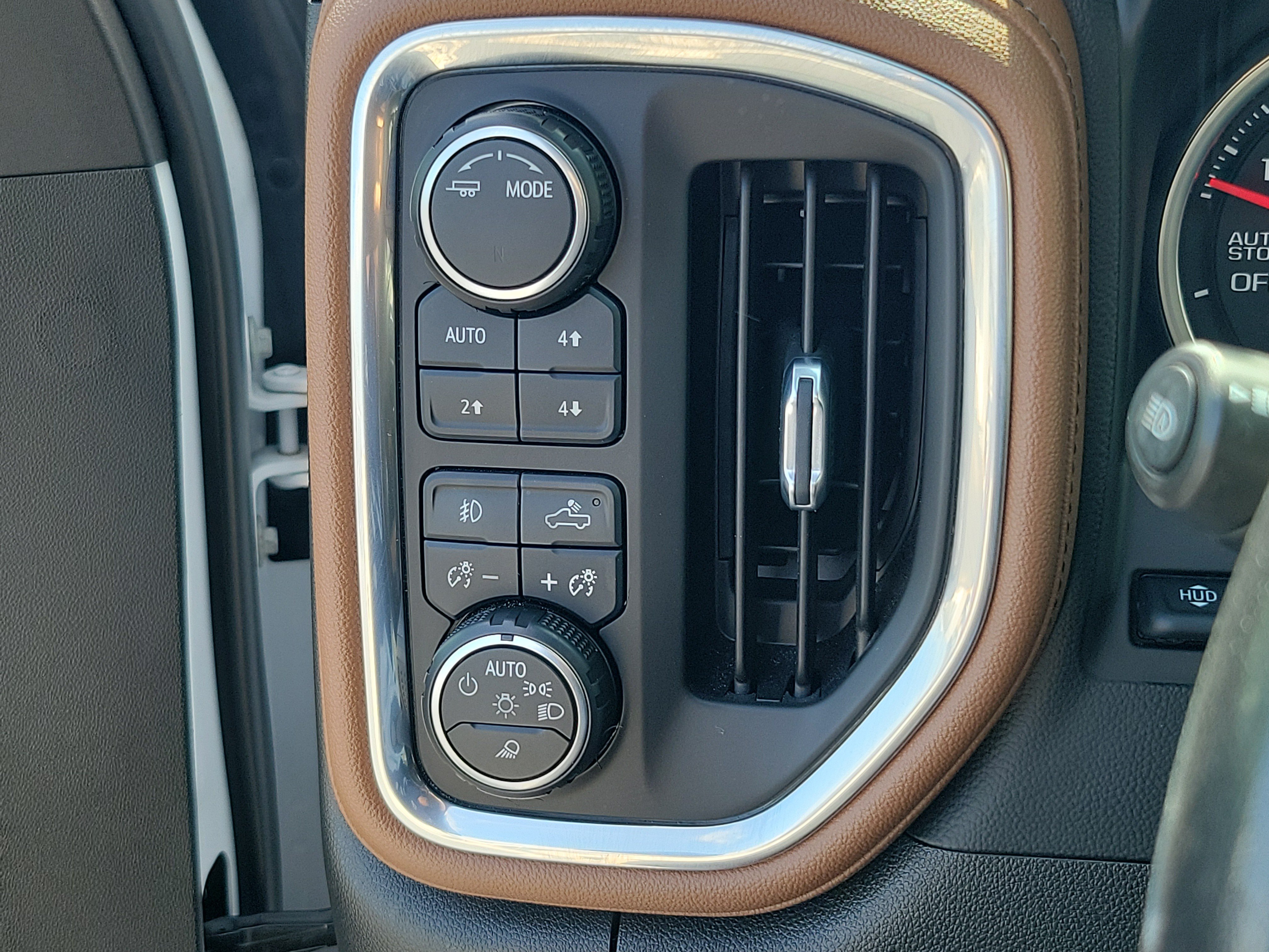 Used 2021 Chevrolet Silverado 1500 High Country w/ Technology Package AWD/4WD image 19