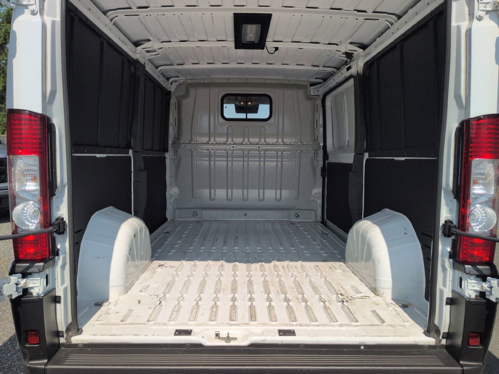 Used 2025 RAM ProMaster 2500 w/ Convenience Group FWD image 21
