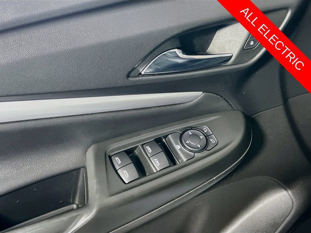 Used 2023 Chevrolet Bolt EUV Premier w/ Sun & Sound Package FWD image 18