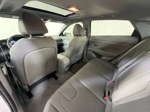 Certified 2025 Hyundai Elantra SEL FWD image 30