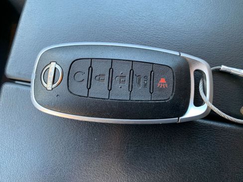 Used 2025 Nissan Rogue SV image 27