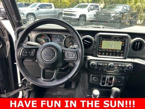 Used 2022 Jeep Wrangler Unlimited Sport w/ Sun And Sound Package AWD/4WD image 17