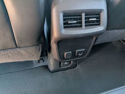 Used 2018 Chevrolet Equinox Premier image 28