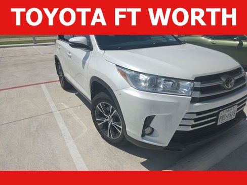 Used 2019 Toyota Highlander Plus FWD image 1