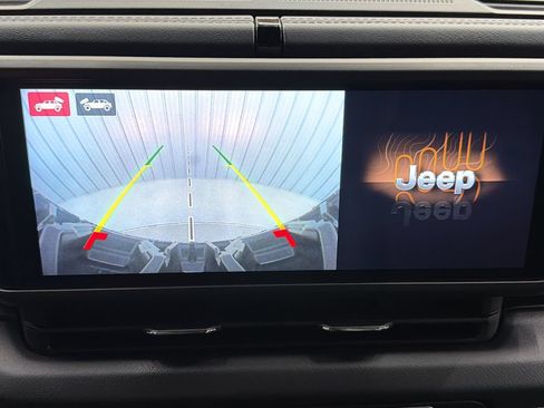 Used 2024 Jeep Wrangler Unlimited Sahara w/ Technology Group AWD/4WD image 21