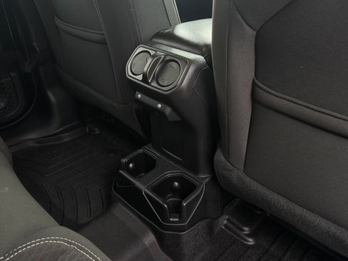 Used 2021 Jeep Wrangler Unlimited Sport image 31