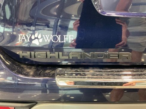 Used 2023 Toyota Highlander Platinum AWD/4WD image 25