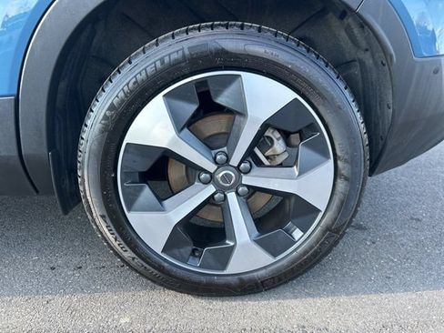 Certified 2025 Volvo XC40 B5 Plus AWD/4WD image 9