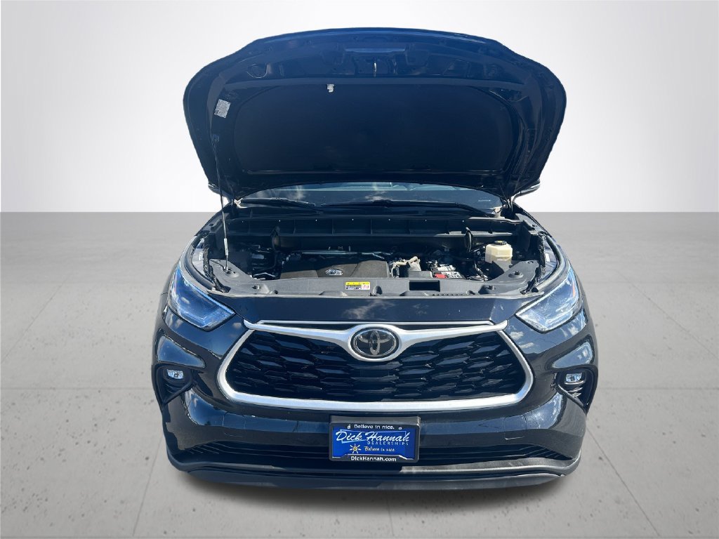 Used 2021 Toyota Highlander XLE AWD/4WD image 4