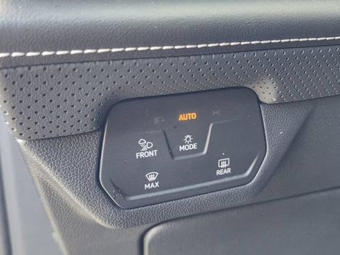 Used 2025 Volkswagen Atlas SE AWD/4WD image 30