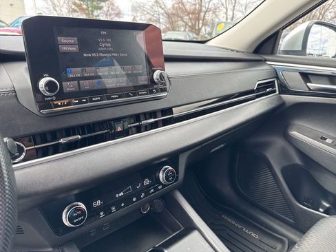 Used 2022 Mitsubishi Outlander ES image 22