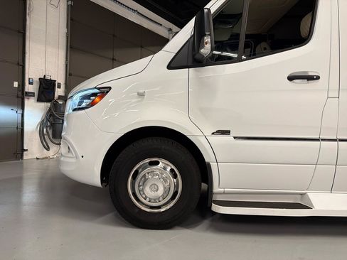 Used 2024 Mercedes-Benz Sprinter 3500 image 2