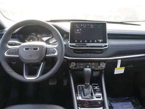 New 2026 Jeep Compass Latitude image 16