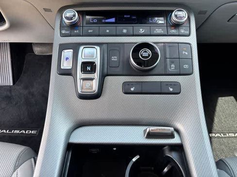 Used 2024 Hyundai Palisade SEL FWD image 18