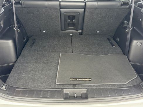 Used 2025 Mitsubishi Outlander SE FWD image 28