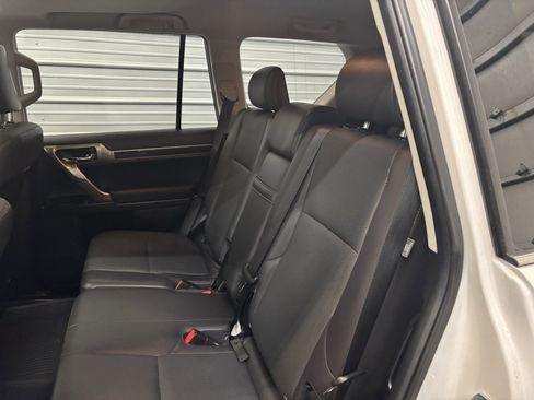 Used 2018 Lexus GX 460 image 28