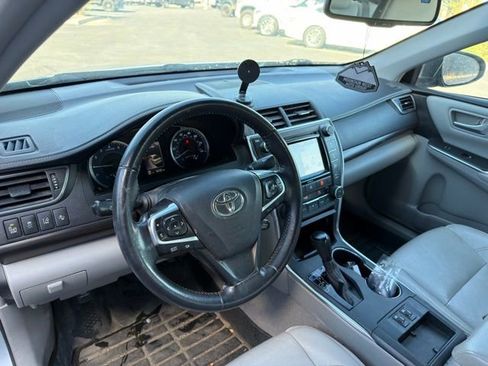 Used 2016 Toyota Camry XLE w/ Moonroof Package image 8