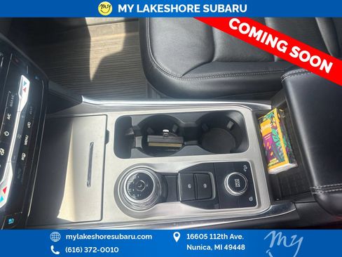 Used 2022 Ford Explorer Limited w/ Equipment Group 301A AWD/4WD image 16