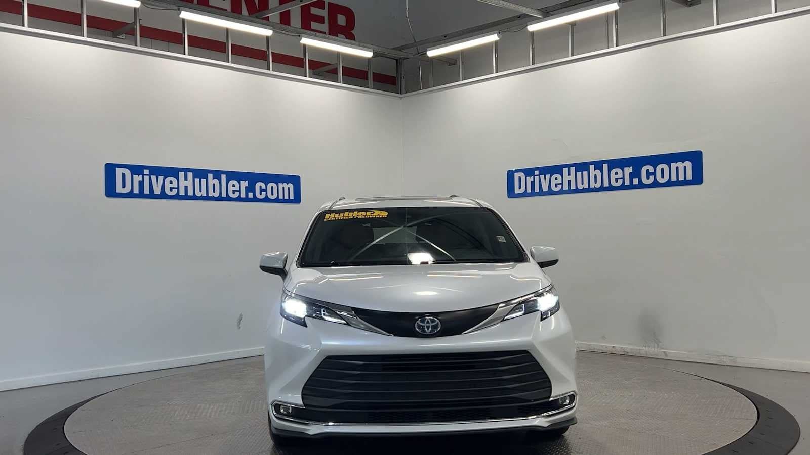 Used 2024 Toyota Sienna XLE FWD image 9