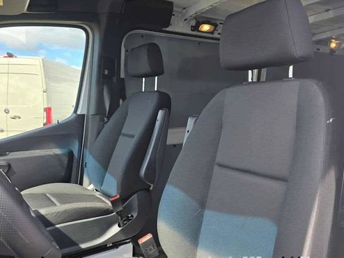 Used 2025 Mercedes-Benz Sprinter 2500 image 25