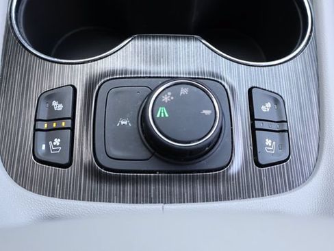 Used 2023 GMC Acadia SLT w/ Technology Package FWD image 31