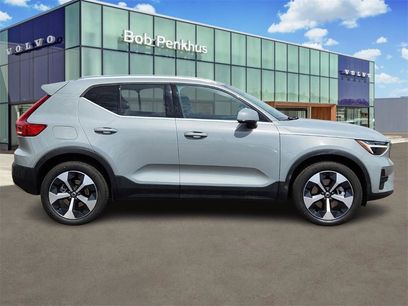 New 2025 Volvo XC40 B5 Core w/ Protection Package Premier