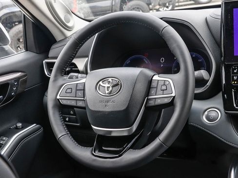 New 2026 Toyota Highlander Limited AWD/4WD image 19