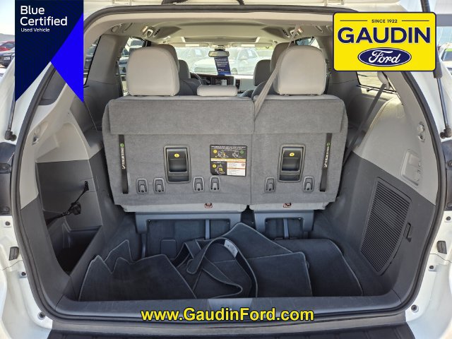 Used 2020 Toyota Sienna XLE w/ XLE Navigation Package FWD image 15