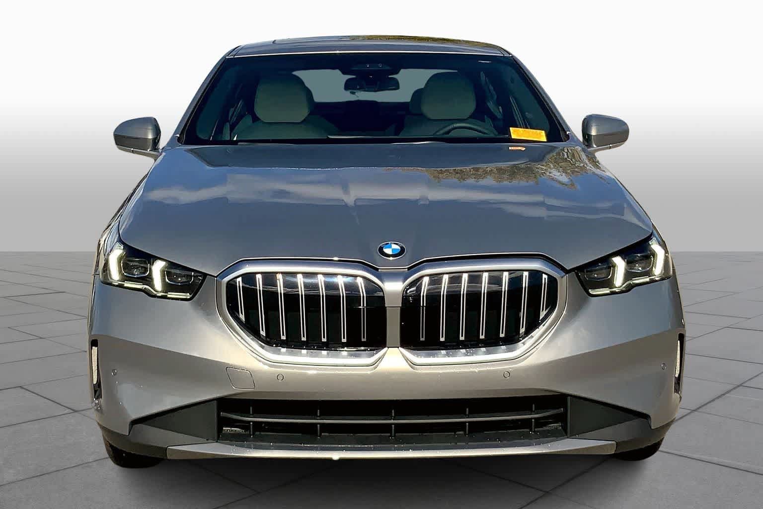 Used 2026 BMW 530i w/ Premium Package RWD image 3