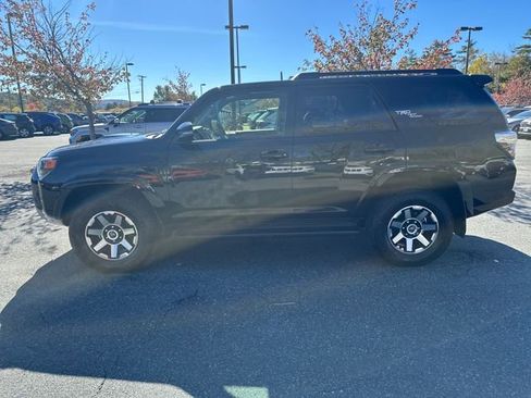 Used 2024 Toyota 4Runner TRD Off-Road Premium image 2