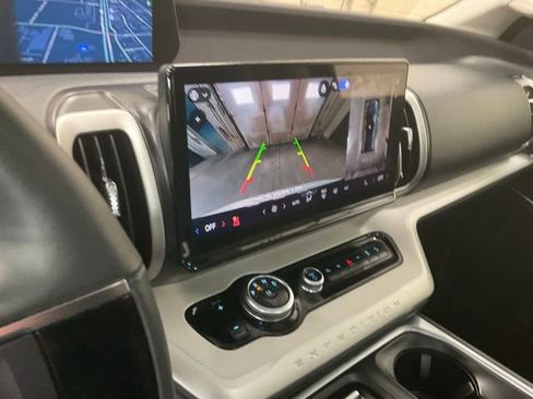 Used 2025 Ford Expedition Active image 12