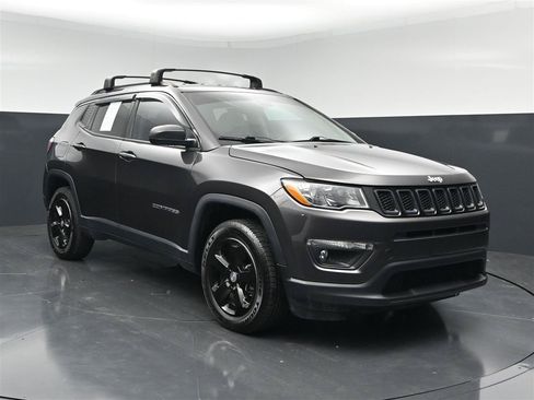 Used 2019 Jeep Compass Latitude AWD/4WD image 3