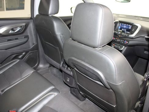 Used 2024 GMC Terrain SLT image 33