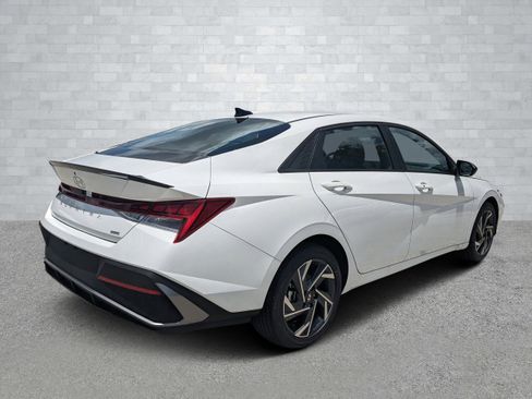 New 2025 Hyundai Elantra SEL image 5
