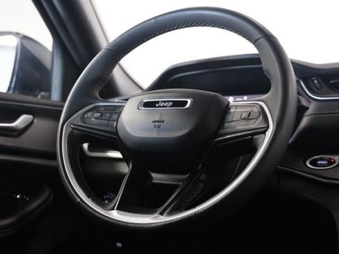 Used 2024 Jeep Grand Cherokee Altitude AWD/4WD image 36