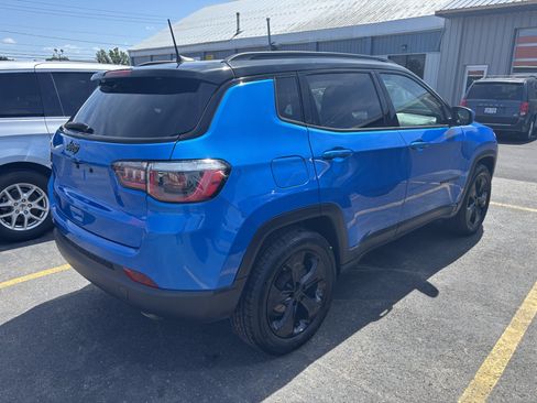 Used 2019 Jeep Compass Latitude AWD/4WD image 5